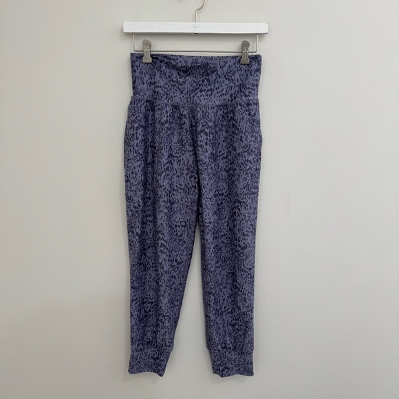 Athleta Salutation Printed Crop Jogger - Picture 2 of 7